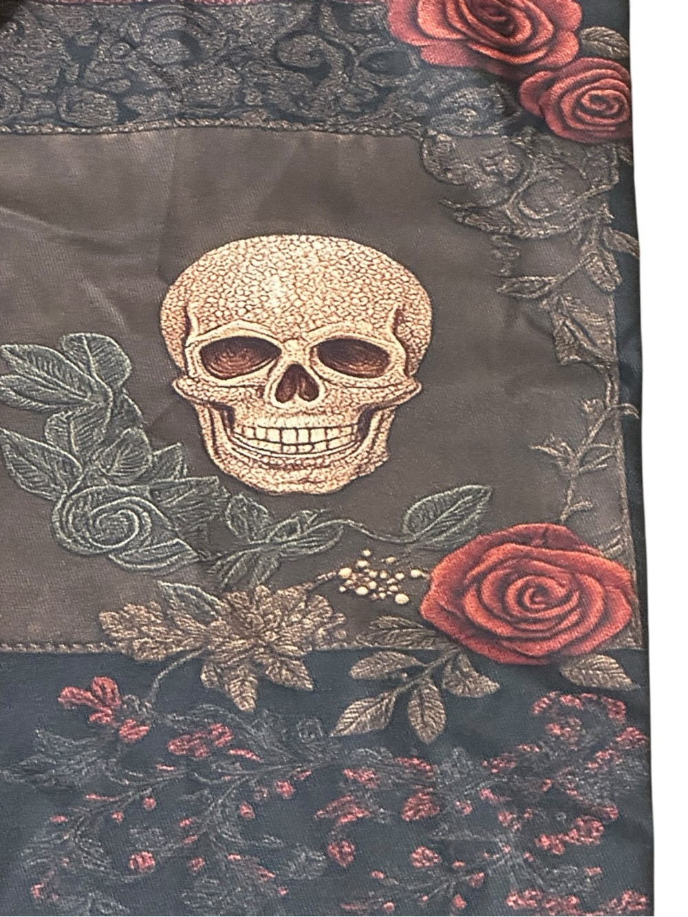 SHEIN Black & Burgundy Skull & Roses - Picture 11 of 16